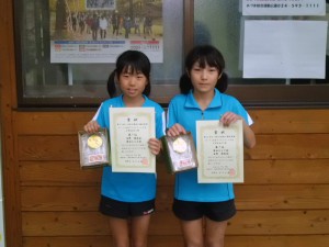 第３５回あづま総合運動公園庭球場オープン記念ダブルステニス大会小学生女子の部優勝
